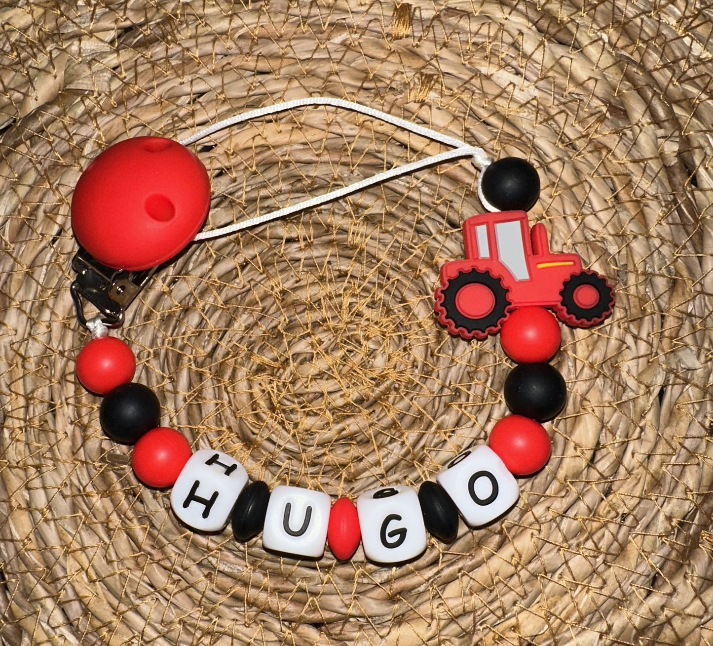 Chupetero Personalizado Tractor Rojo para Bebé – Silicona Segura y Libre de BPA