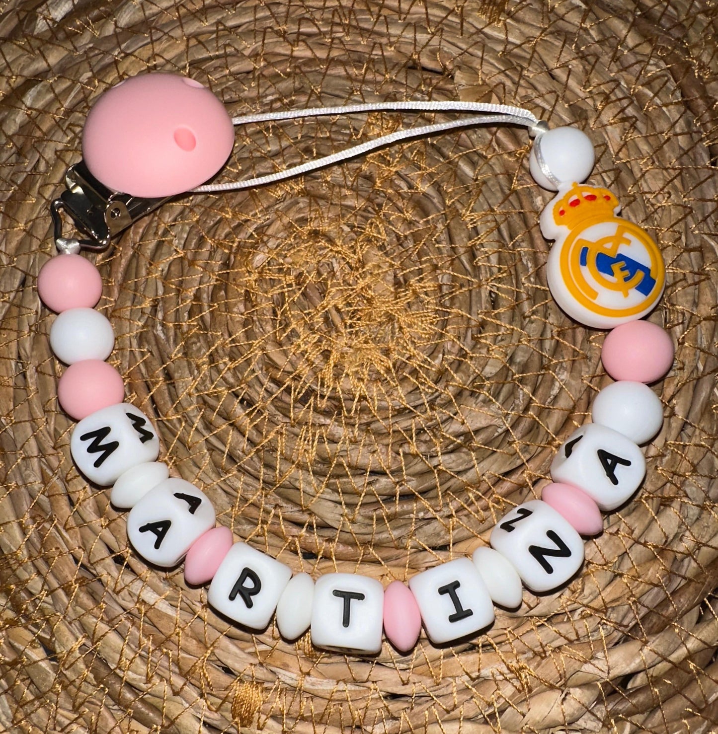 Chupetero Personalizado Real Madrid Rosa para Bebé – Silicona Segura y Libre de BPA