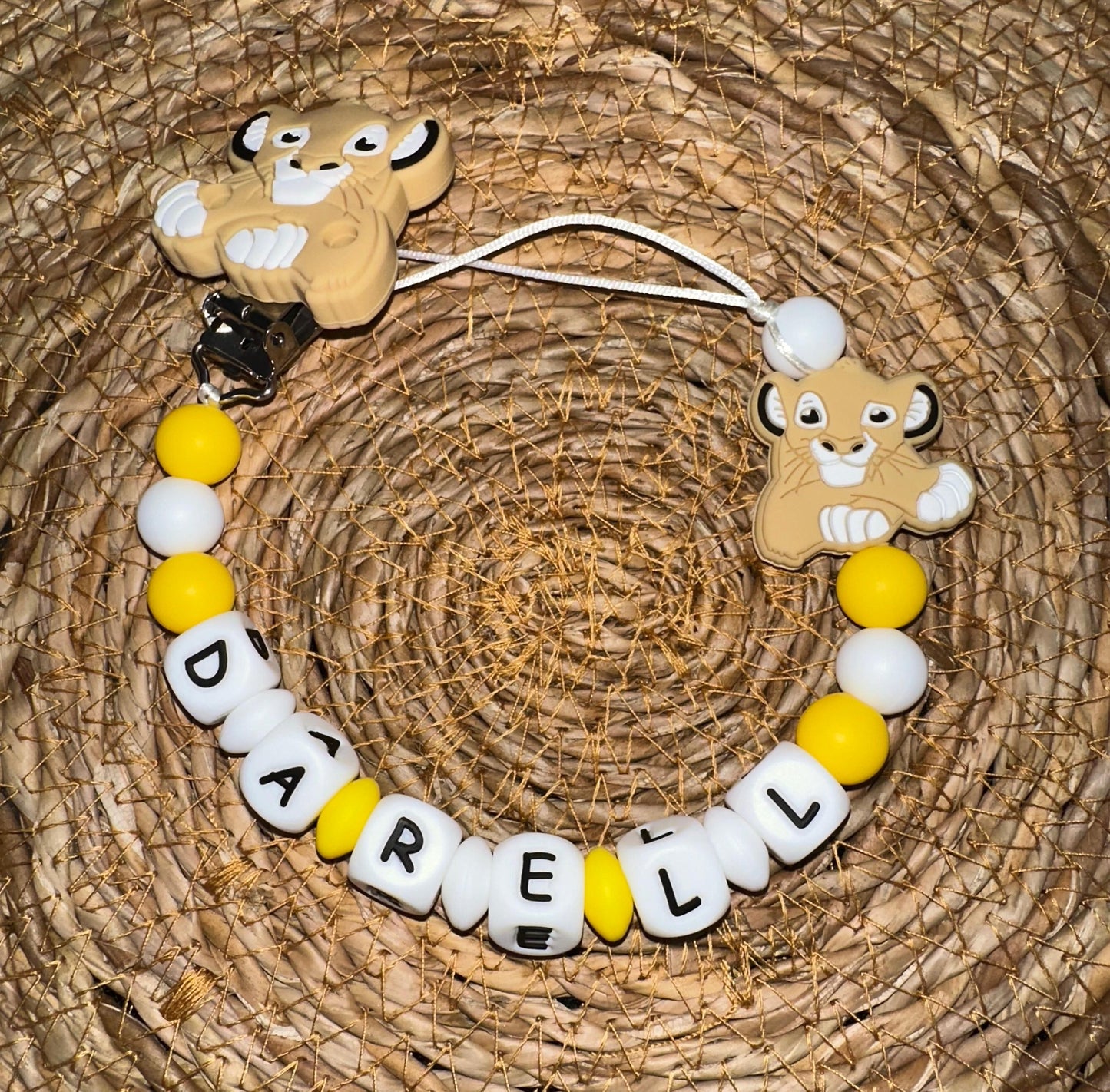 Chupetero Personalizado Rey León Amarillo para Bebé – Silicona Segura y Libre de BPA