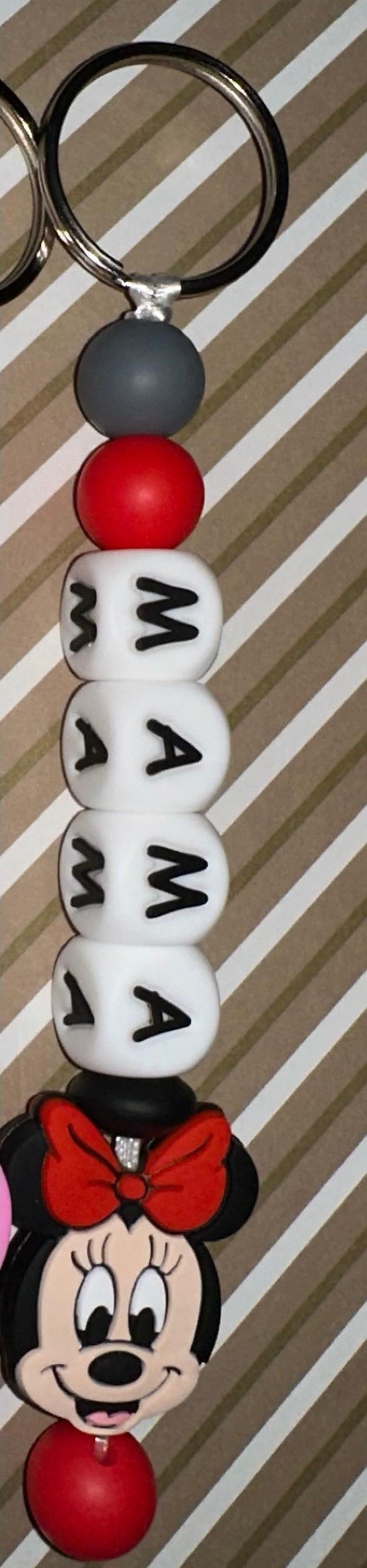 Llavero Personalizado Minnie Mouse Roja – Silicona Segura, Resistente y Libre de BPA