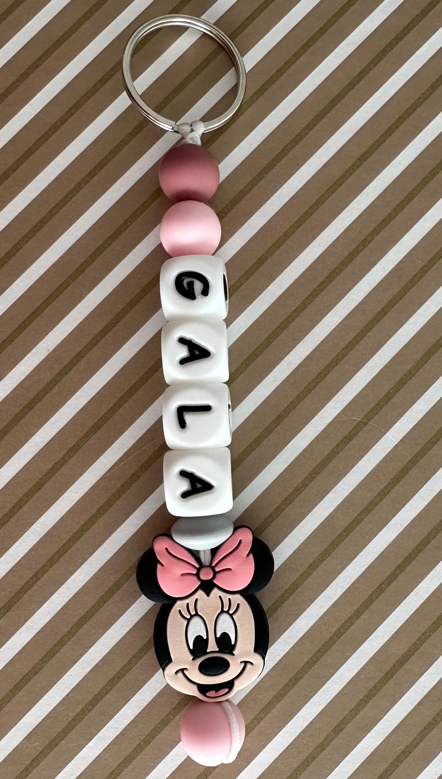 Llavero Personalizado Minnie Mouse Rosa – Silicona Segura, Resistente y Libre de BPA