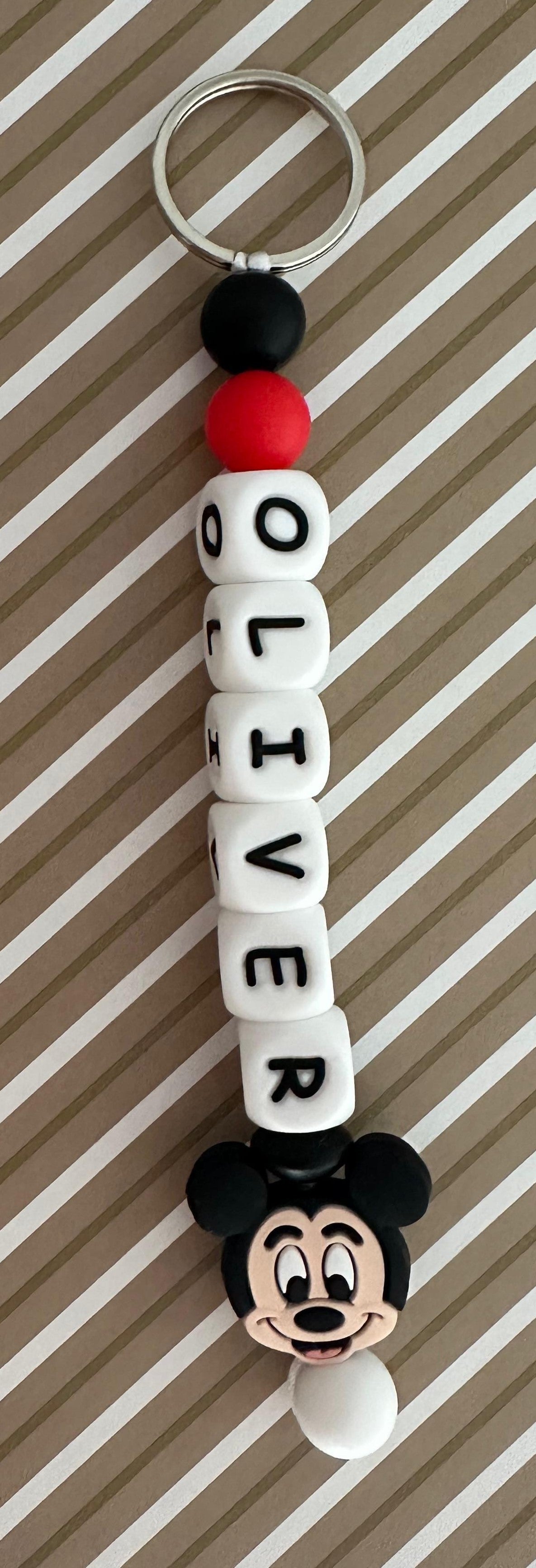 Llavero Personalizado Mickey Mouse – Silicona Segura, Resistente y Libre de BPA