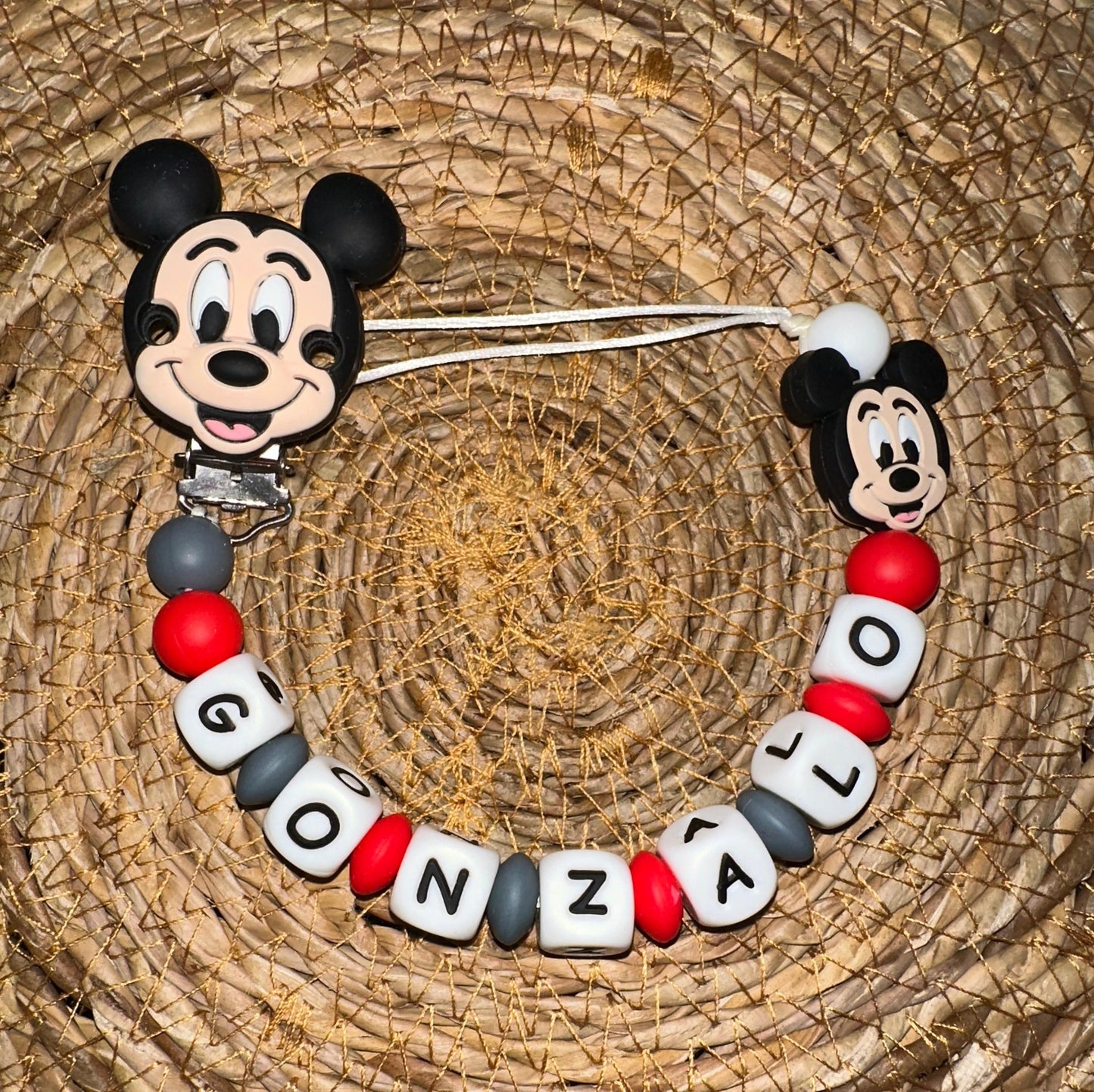 Chupetero Personalizado Mickey Mouse Gris para Bebé – Silicona Segura y Libre de BPA